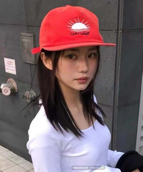 LA VORAGINE（ラ ヴォラジネ）の「ロゴベースボールキャップ　帽子（キャップ・レディース・アイボリー/グレー/レッド/キャメル・FREE）」の7枚目の写真