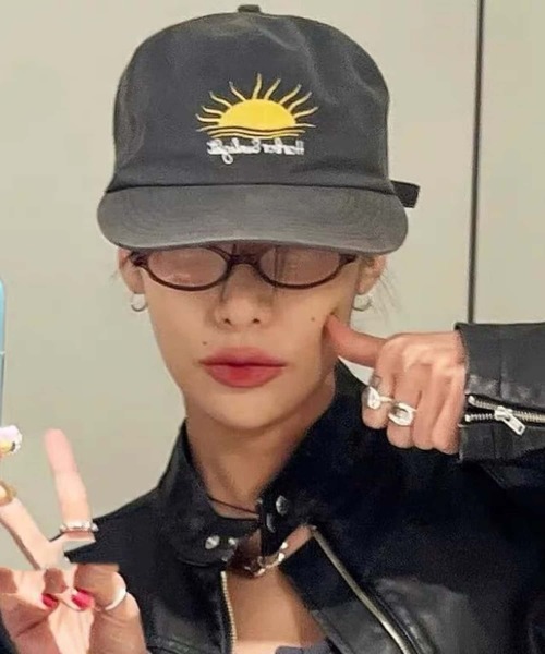 LA VORAGINE（ラ ヴォラジネ）の「ロゴベースボールキャップ　帽子（キャップ・レディース・アイボリー/グレー/レッド/キャメル・FREE）」の10枚目の写真