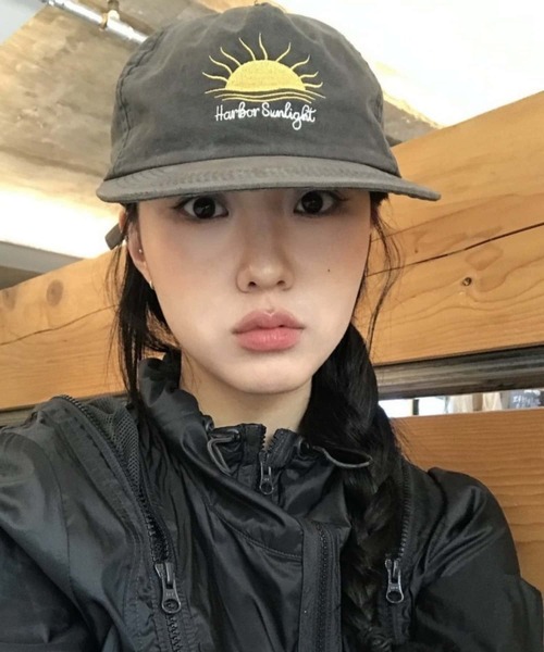 LA VORAGINE（ラ ヴォラジネ）の「ロゴベースボールキャップ　帽子（キャップ・レディース・アイボリー/グレー/レッド/キャメル・FREE）」の11枚目の写真