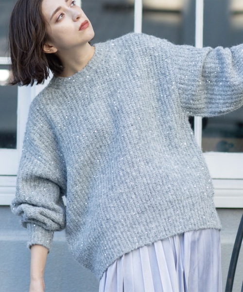 OPAQUE.CLIP(オペークドットクリップ)の「オーバーサイズ スパンコールニット(ニット/セーター・レディース・アイボリー系5/グレー系4/ブラック系5/ピンク系その他・00)」の3枚目の写真