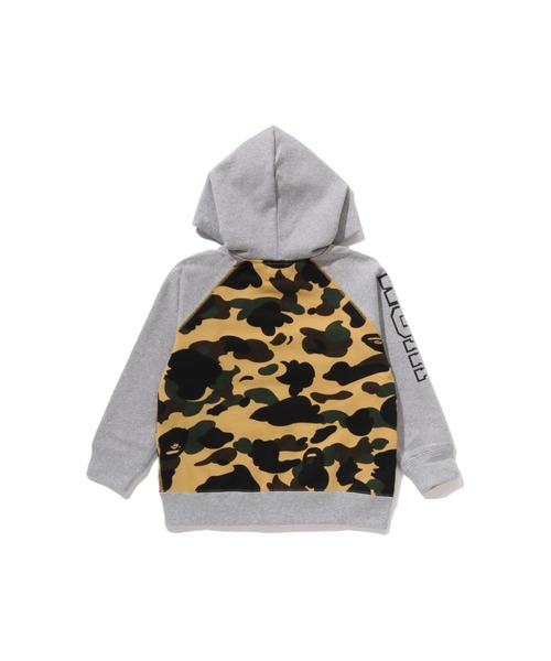 A BATHING APE（アベイシングエイプ）の「1ST CAMO SHARK PATCH ZIP HOODIE（パーカー・キッズ・グリーン/イエロー・120/90/130/110/140/100）」の4枚目の写真