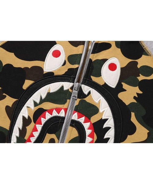 A BATHING APE（アベイシングエイプ）の「1ST CAMO SHARK PATCH ZIP HOODIE（パーカー・キッズ・グリーン/イエロー・120/90/130/110/140/100）」の6枚目の写真