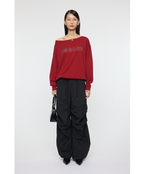 MOUSSY（マウジー）の「OFF SHOULDER LOGO SWEAT プルオーバー（スウェット・レディース・バーガンディー/杢グレー/ネイビー・FREE）」の6枚目の写真
