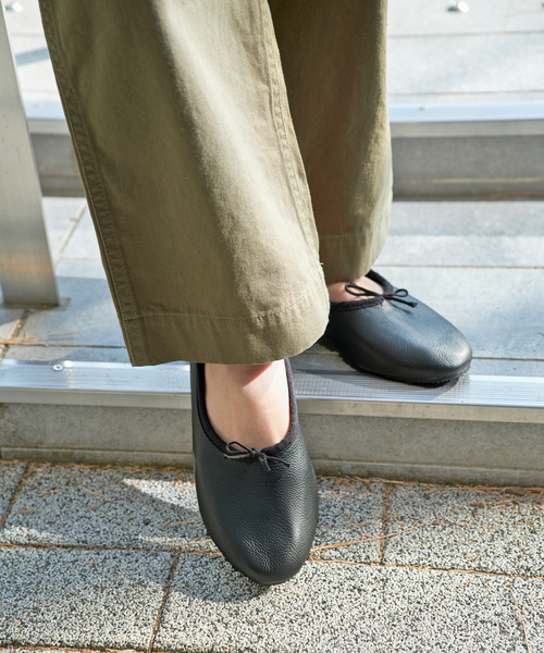 Spick & Span(スピックアンドスパン)の「《追加》CROWN / クラウン BOW BALLROOM(バレエシューズ・レディース・ブラック/ホワイト・22.5cm/23.5cm/24.5cm)」の9枚目の写真