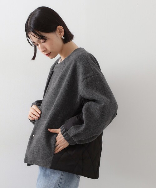THE SHOP TK （ザ ショップ ティーケー ）の「前後で印象が変わる ドッキングノーカラージャケット（ノーカラージャケット・レディース・ナチュラル/チャコールグレー/ブラック・13/12）」の4枚目の写真