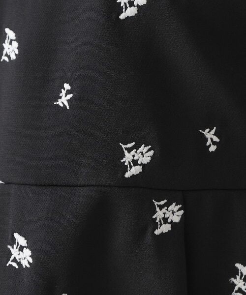 OPAQUE.CLIP（オペークドットクリップ）の「フラワー刺繍ペプラムブラウス【洗濯機OK】（シャツ/ブラウス・レディース・ブラック系/ベージュ系その他3・42/40/38/36）」の6枚目の写真