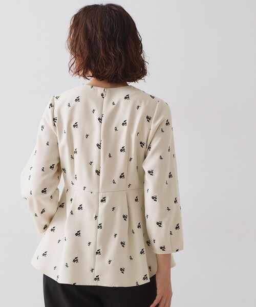 OPAQUE.CLIP（オペークドットクリップ）の「フラワー刺繍ペプラムブラウス【洗濯機OK】（シャツ/ブラウス・レディース・ブラック系/ベージュ系その他3・42/40/38/36）」の7枚目の写真