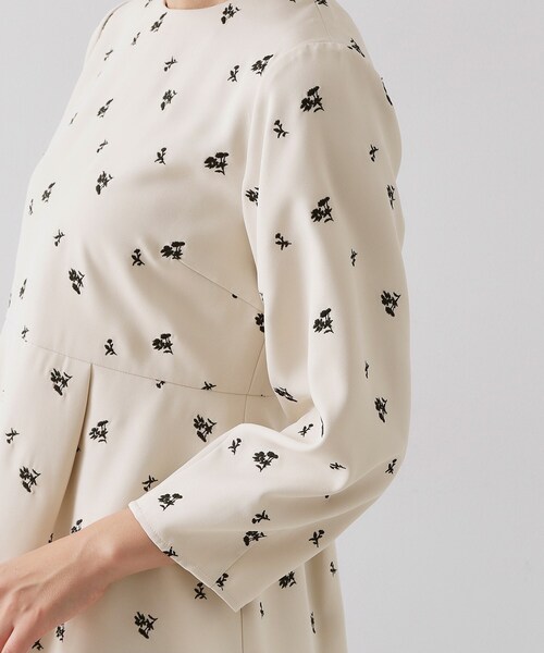 OPAQUE.CLIP（オペークドットクリップ）の「フラワー刺繍ペプラムブラウス【洗濯機OK】（シャツ/ブラウス・レディース・ブラック系/ベージュ系その他3・42/40/38/36）」の16枚目の写真