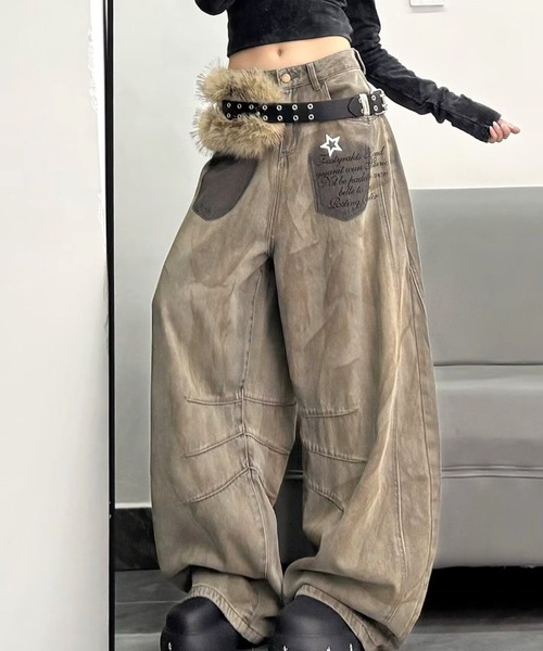 SHEENA(シーナ)の「ヴィンテージライクオーバーダイロゴプリントデニムワイドパンツ(デニムパンツ・レディース・ベージュ・S/M/L)」の1枚目の写真