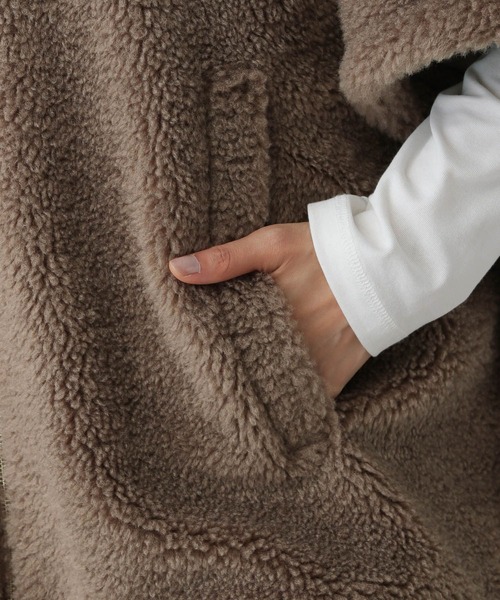 GLOBAL WORK(グローバルワーク)の「フワモコボアポンチョ/603322(ポンチョ・レディース・グレイッシュベージュ/ダークブラウン/チャコールグレー・FREE)」の12枚目の写真