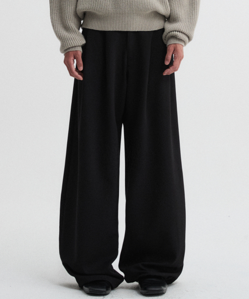 DNSR(ディーエヌエスアール)の「カーブドスラックス ブラック(スラックス・メンズ・その他・SMALL/MEDIUM/LARGE/X-LARGE)」の2枚目の写真