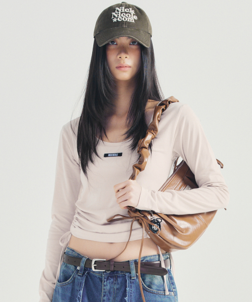NICK&NICOLE(ニックアンドニコール)の「CRYSTAL SHIRRING RIBBON ROUND BAG_BROWN(ショルダーバッグ・レディース・その他・FREE)」の5枚目の写真
