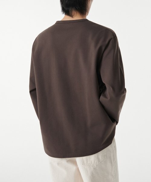 MUSINSA STANDARD（ムシンサスタンダード）の「ヘビーポンテリラックスドクルーネック長袖Tシャツ[ダークブラウン]（Tシャツ/カットソー・メンズ・その他・MEDIUM/LARGE/X-LARGE/XX-LARGE/XXX-LARGE）」の2枚目の写真