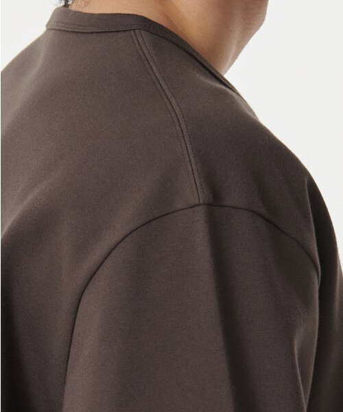 MUSINSA STANDARD（ムシンサスタンダード）の「ヘビーポンテリラックスドクルーネック長袖Tシャツ[ダークブラウン]（Tシャツ/カットソー・メンズ・その他・MEDIUM/LARGE/X-LARGE/XX-LARGE/XXX-LARGE）」の4枚目の写真