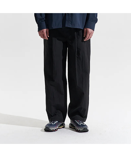 XERO（ゼロ）の「Nylon Deep One Tuck String Pants [New 3 Colors]（スウェットパンツ・メンズ・ライトグレー/チャコール/ダークブラック・LARGE/MEDIUM/X-LARGE）」の2枚目の写真