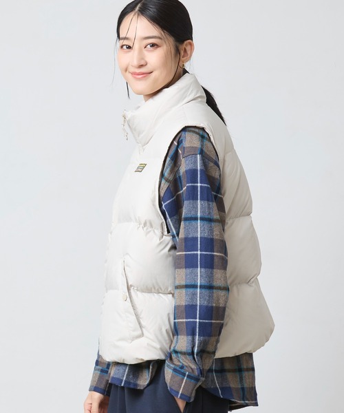 L.L.Bean(エルエルビーン)の「マウンテン・クラシック・ダウン・ベスト、クロップド 米国フィット・プチ(ダウンベスト・レディース・ブラック/サンドベージュ/パープル・LARGE/MEDIUM/SMALL/X-SMALL)」の5枚目の写真