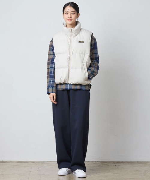 L.L.Bean(エルエルビーン)の「マウンテン・クラシック・ダウン・ベスト、クロップド 米国フィット・プチ(ダウンベスト・レディース・ブラック/サンドベージュ/パープル・LARGE/MEDIUM/SMALL/X-SMALL)」の7枚目の写真