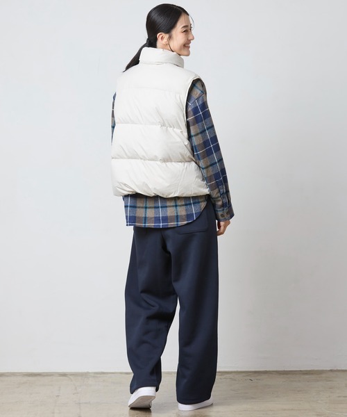 L.L.Bean(エルエルビーン)の「マウンテン・クラシック・ダウン・ベスト、クロップド 米国フィット・プチ(ダウンベスト・レディース・ブラック/サンドベージュ/パープル・LARGE/MEDIUM/SMALL/X-SMALL)」の10枚目の写真