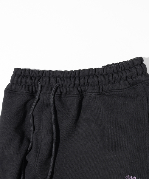 MASSNOUN(マスノウン)の「グレーティングエンブレムバックスリットジッパートレーニングパンツMFTTP005-BK(スウェットパンツ・レディース・その他・LARGE/MEDIUM)」の4枚目の写真