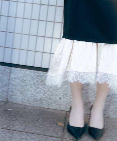 Carmelo(カーメロ)の「Lingerie Tailored Midi Skirt / ランジェリーレイヤードスカート(スカート・レディース・グレー/ブラック・38/36)」の4枚目の写真