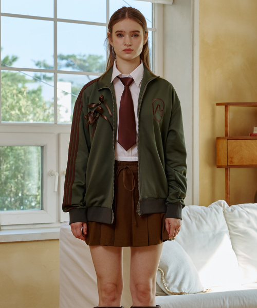 ARI(アリ)の「ARI PEACH FLEECE JERSEY TRACK TOP / KHAKI(ナイロンジャケット・レディース・カーキ・FREE)」の1枚目の写真