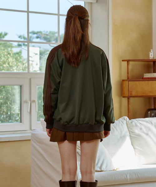 ARI(アリ)の「ARI PEACH FLEECE JERSEY TRACK TOP / KHAKI(ナイロンジャケット・レディース・カーキ・FREE)」の3枚目の写真