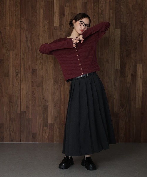J by blue(ジェイバイブルー)の「ゴールドボタンケーブルクルーカーディガン(カーディガン/ボレロ・レディース・ボルドー/ベージュ/ブラック/グレー・MEDIUM)」の10枚目の写真