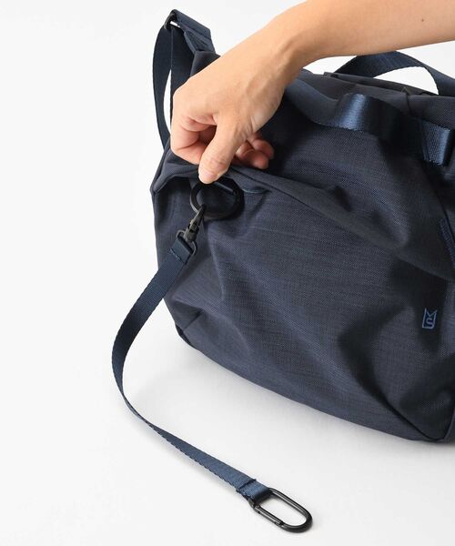 TRAVEL SHOP MILESTO(トラベルショップミレスト)の「STLAKT ハンドルショルダーバッグ M(ショルダーバッグ・レディース・グレイッシュベージュ/ブラック/ネイビー・フリ-)」の16枚目の写真