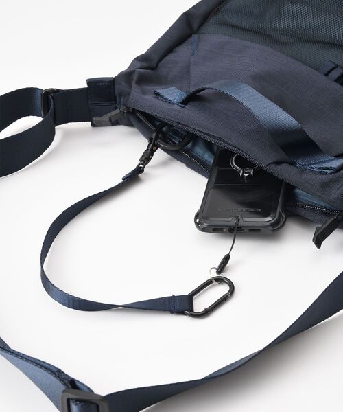 TRAVEL SHOP MILESTO(トラベルショップミレスト)の「STLAKT ハンドルショルダーバッグ M(ショルダーバッグ・レディース・グレイッシュベージュ/ブラック/ネイビー・フリ-)」の18枚目の写真