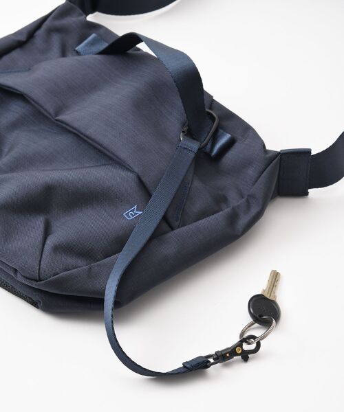 TRAVEL SHOP MILESTO(トラベルショップミレスト)の「STLAKT ハンドルショルダーバッグ M(ショルダーバッグ・レディース・グレイッシュベージュ/ブラック/ネイビー・フリ-)」の20枚目の写真