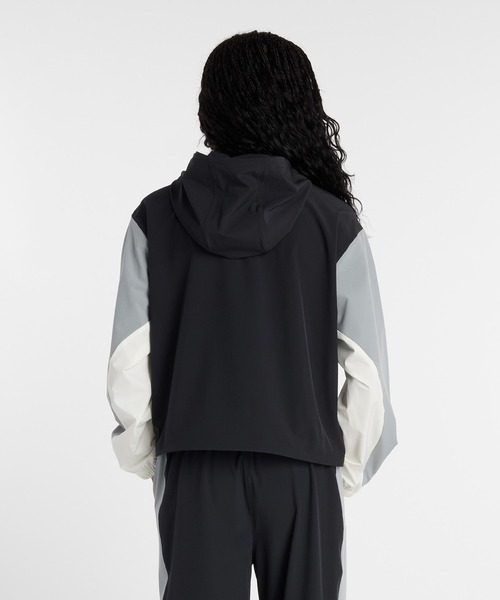 NEW BALANCE(ニューバランス)の「ウーブンフーデッドジャケット(ブルゾン・レディース・ブラック/オフホワイト/ネイビー・SMALL/MEDIUM/LARGE/X-LARGE)」の13枚目の写真