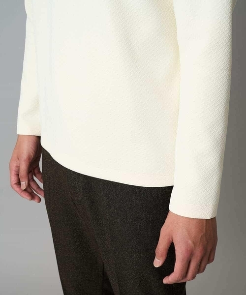 a.v.v（アーヴェヴェ）の「【イージーケア/毛玉になりにくい】バスケットジャカードクルーネックスマートTシャツ【洗濯機で洗える】<ON/OFF SERIES>（Tシャツ/カットソー・メンズ・チャコールグレー/アイボリー・46/48/50）」の14枚目の写真