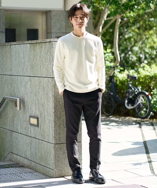 a.v.v（アーヴェヴェ）の「【イージーケア/毛玉になりにくい】バスケットジャカードクルーネックスマートTシャツ【洗濯機で洗える】<ON/OFF SERIES>（Tシャツ/カットソー・メンズ・チャコールグレー/アイボリー・46/48/50）」の8枚目の写真