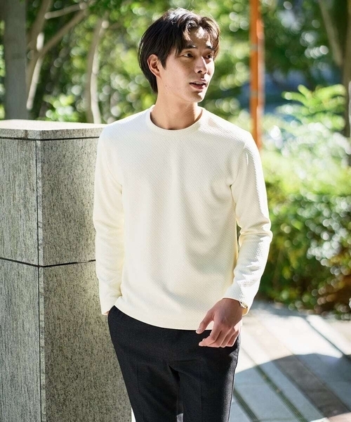 a.v.v（アーヴェヴェ）の「【イージーケア/毛玉になりにくい】バスケットジャカードクルーネックスマートTシャツ【洗濯機で洗える】<ON/OFF SERIES>（Tシャツ/カットソー・メンズ・チャコールグレー/アイボリー・46/48/50）」の7枚目の写真