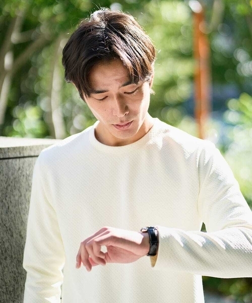 a.v.v（アーヴェヴェ）の「【イージーケア/毛玉になりにくい】バスケットジャカードクルーネックスマートTシャツ【洗濯機で洗える】<ON/OFF SERIES>（Tシャツ/カットソー・メンズ・チャコールグレー/アイボリー・46/48/50）」の4枚目の写真