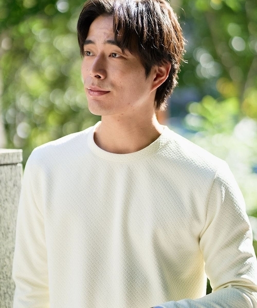 a.v.v（アーヴェヴェ）の「【イージーケア/毛玉になりにくい】バスケットジャカードクルーネックスマートTシャツ【洗濯機で洗える】<ON/OFF SERIES>（Tシャツ/カットソー・メンズ・チャコールグレー/アイボリー・46/48/50）」の3枚目の写真