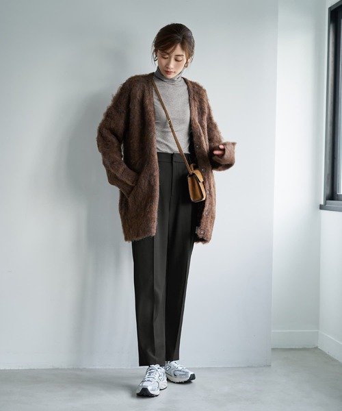 STYLE DELI(スタイルデリ)の「【LUXE】毛起こしブークレジャケット風カーディガン(カーディガン/ボレロ・レディース・ブラウン/グレイッシュベージュ/ダークグレー・FREE)」の4枚目の写真