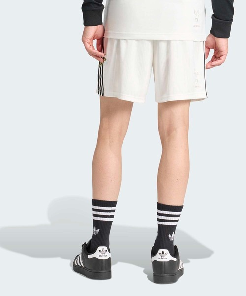 adidas(アディダス)の「ユベントスFC オリジナルズ ショーツ / ハーフパンツ / アディダス adidas(その他パンツ・メンズ・ホワイト・SMALL/MEDIUM/X-LARGE/XX-LARGE/XXX-LARGE/LARGE)」の2枚目の写真