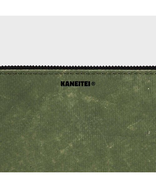 KANEITEI(カネイテイ)の「TIGER FLAT POUCH XL (OLIVE DRAB) / UPCYCLED(クラッチバッグ・レディース・カーキオリーブ・FREE)」の4枚目の写真