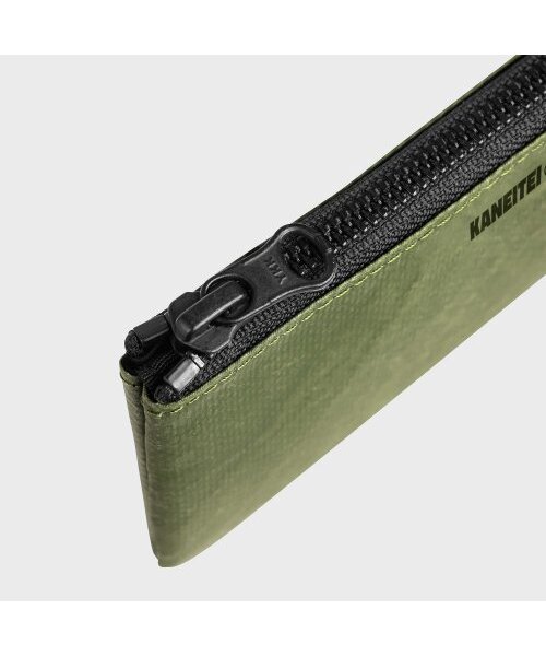 KANEITEI(カネイテイ)の「TIGER FLAT POUCH XL (OLIVE DRAB) / UPCYCLED(クラッチバッグ・レディース・カーキオリーブ・FREE)」の7枚目の写真