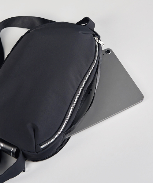 MATHEMATIK(マスマティック)の「デデキント F23 デイリー タブレット 旅行用 クロスバッグ ブラック(メッセンジャーバッグ・レディース・その他・FREE)」の12枚目の写真