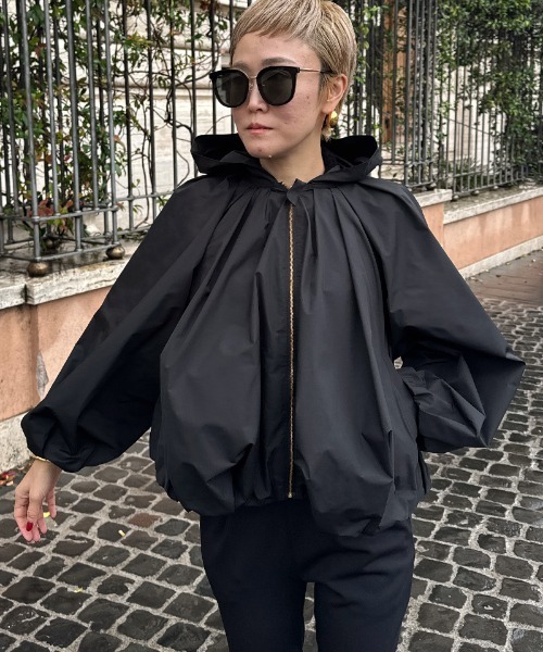 JENNE(ジェンヌ)の「撥水バルーンボリュームブルゾン(その他アウター・レディース・ブラック/アイボリー・SMALL/MEDIUM/LARGE)」の4枚目の写真