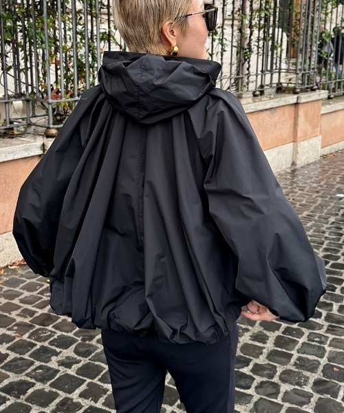 JENNE(ジェンヌ)の「撥水バルーンボリュームブルゾン(その他アウター・レディース・ブラック/アイボリー・SMALL/MEDIUM/LARGE)」の5枚目の写真