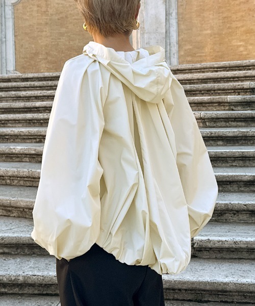 JENNE(ジェンヌ)の「撥水バルーンボリュームブルゾン(その他アウター・レディース・ブラック/アイボリー・SMALL/MEDIUM/LARGE)」の15枚目の写真