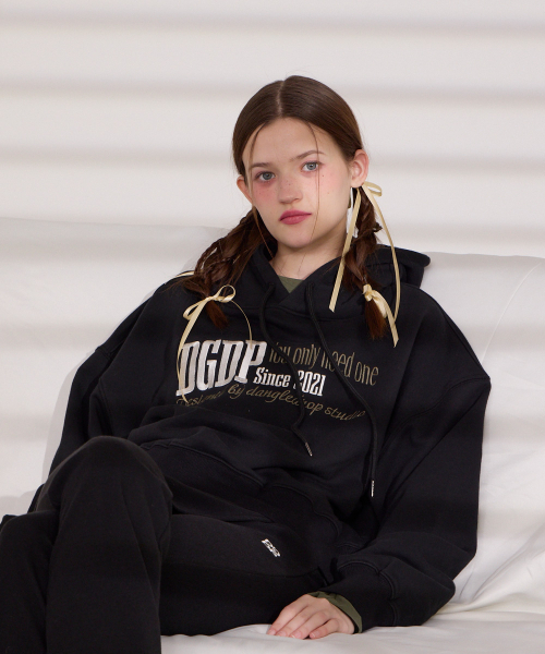 DANGLEDROP(ダングルドロップ)の「DGDP YOU NEED刺繍クロップフードブラック(パーカー・レディース・その他・S/M)」の3枚目の写真