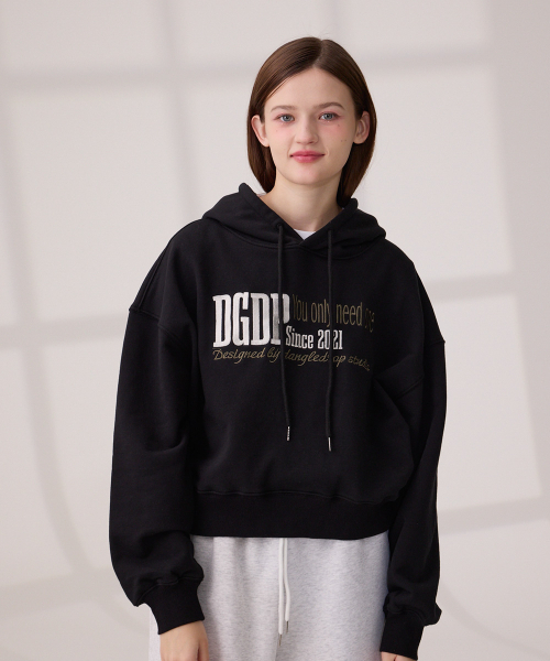 DANGLEDROP(ダングルドロップ)の「DGDP YOU NEED刺繍クロップフードブラック(パーカー・レディース・その他・S/M)」の4枚目の写真