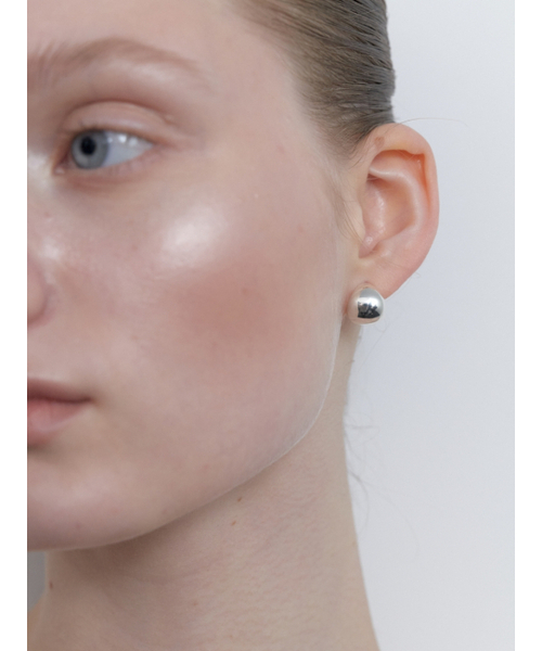 LOVE ME MONSTER（ラブミーモンスター）の「[Silver] Bold Moon Earrings (L251MER010)（ピアス（両耳用）・レディース・シルバー・FREE）」の4枚目の写真