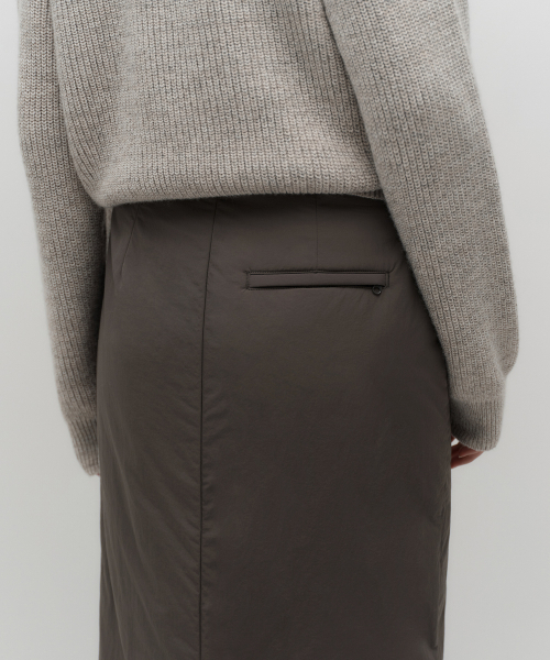 MUSINSA STANDARD WOMAN（ムシンサスタンダードウーマン）の「ウィメンズパディッドマキシスカート[マッドグレー]（スカート・レディース・その他・S/M/L）」の5枚目の写真
