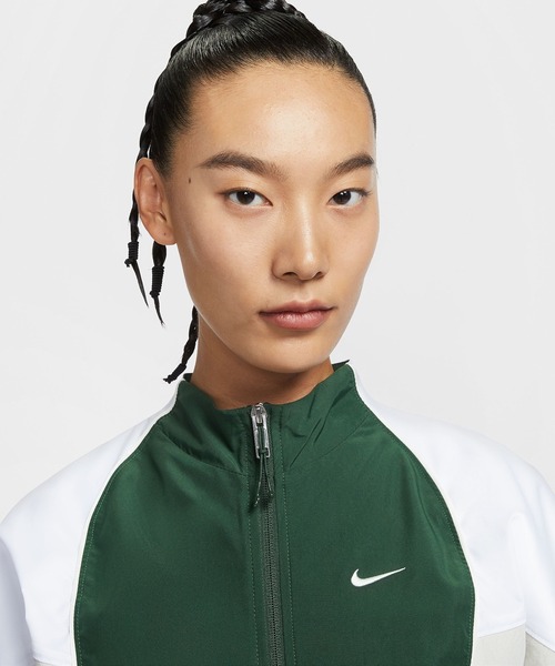 NIKE（ナイキ）の「NIKE AS W NSW SHRUNKEN TRK JKT MOD IF0217（ブルゾン・レディース・ブラック/オリーブ・M/S）」の7枚目の写真