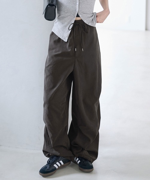 CHAN ME(チャンミ)の「裾ドロストイージーワイドパンツ(その他パンツ・レディース・ブラック/グレー/ネイビー/ベージュ・MEDIUM/LARGE/X-LARGE)」の2枚目の写真